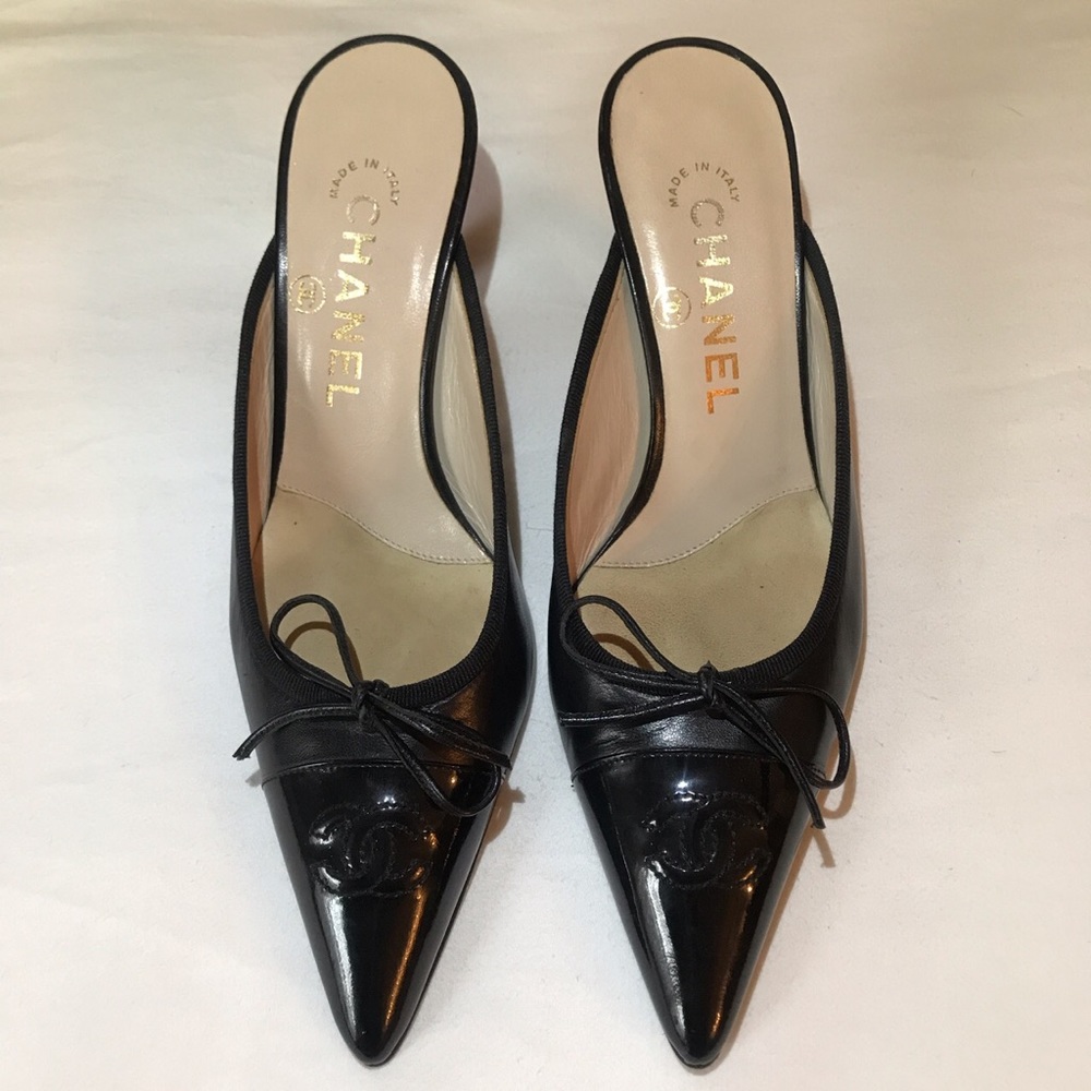 Stunning Chanel Black Leather Pointed-toe Mules